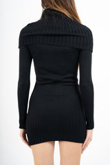 Abito in maglia con collo ampio a coste