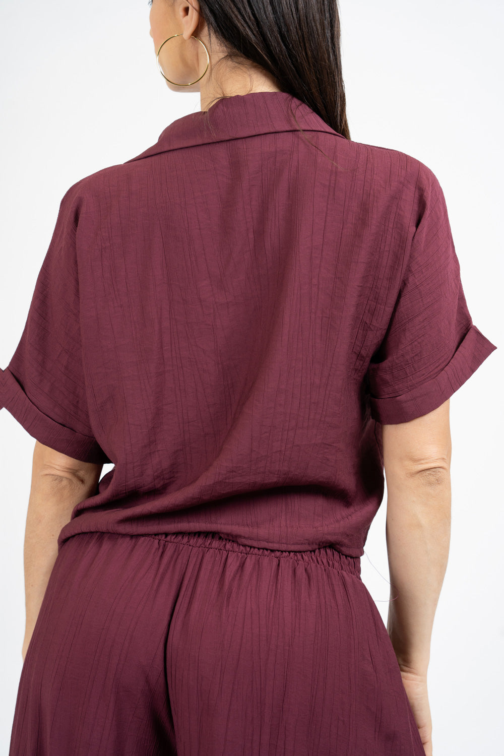 Camicia corta con tasche in viscosa EasyWave con manica a pipistrello e bottoni effetto legno