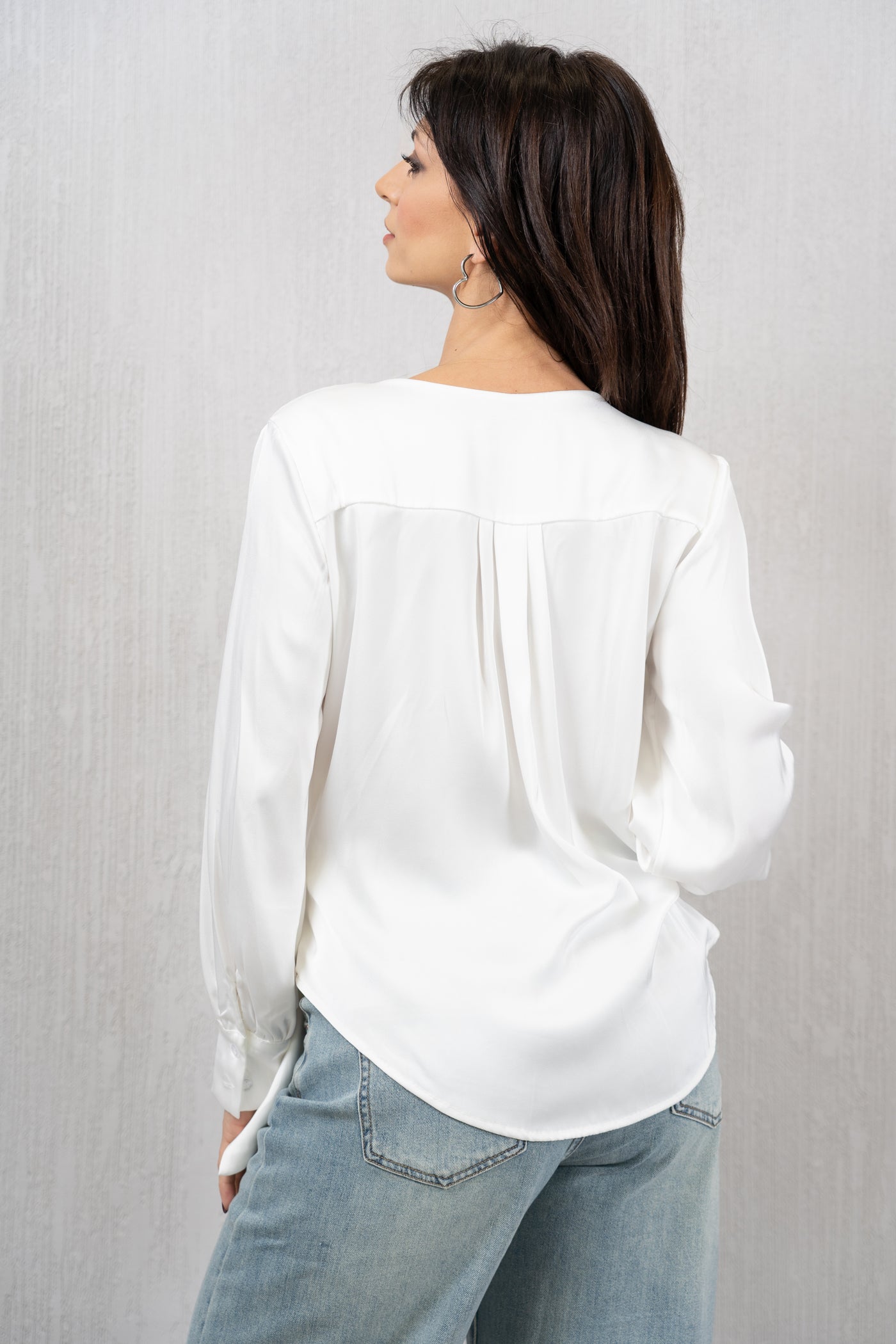 Blusa Elegante in Raso con Scollo a Portafoglio