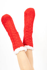 modella indossando Calzettone Treccia HomeSoft antiscivolo colore Rosso Unica