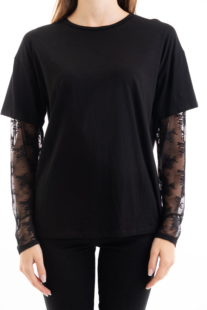 modella indossando Maglia over in cotone elasticizzato con manica lunga in pizzo colore