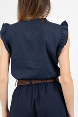 Camicia smanicata con rouge in cotone elasticizzato.