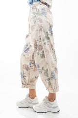 Pantalone floreale in cotone elasticizzato con pince e vita elasticizzata