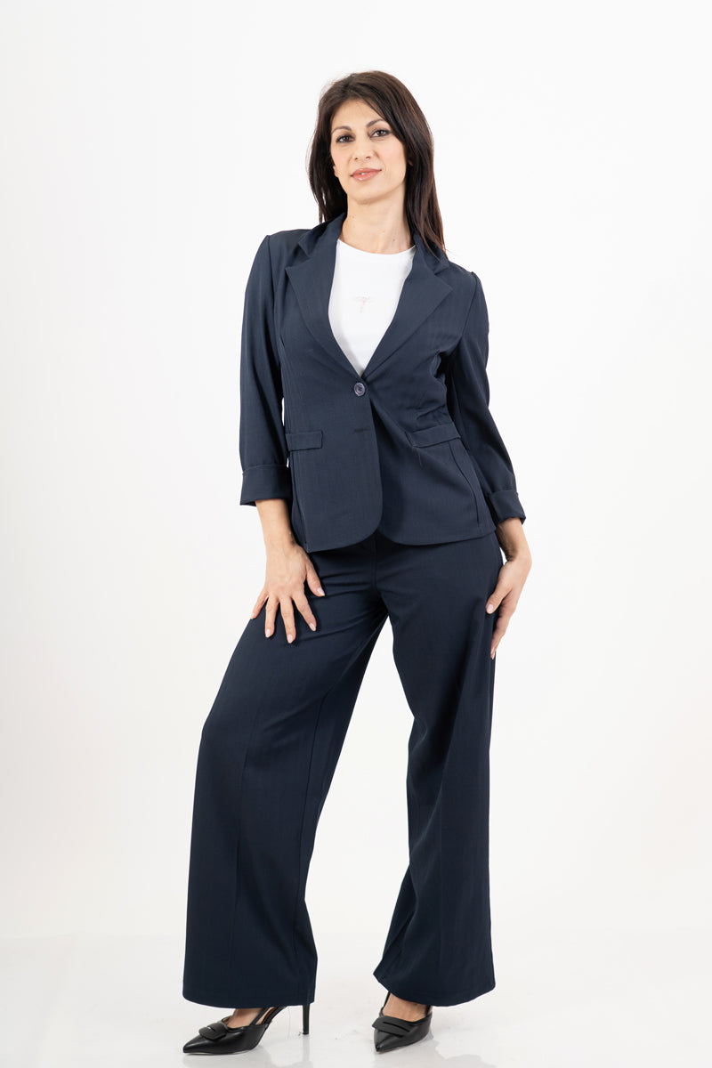 modella indossando Giacca avvitata rigata spinata blu colore