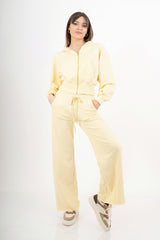 modella indossando Giacca felpa over con cappuccio e zip colore