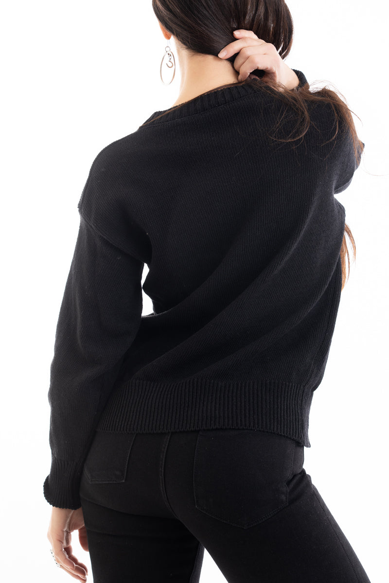 modella indossando Maglia over 100% cotone con scritta ricamata “No Vabbé” colore