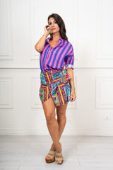 modella indossando Camicia in Cotone Leggero a Righe Bicolore Made in Italy colore