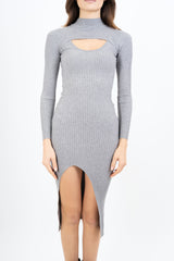 modella indossando Abito CutMood in misto viscosa con oblò colore