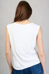 Maglia smanicata con drappeggio seno