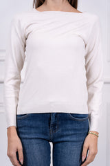 modella indossando Maglia Calista scollo quadrato colore