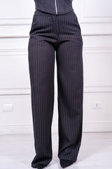 modella indossando Pantalone Elodie wide leg colore
