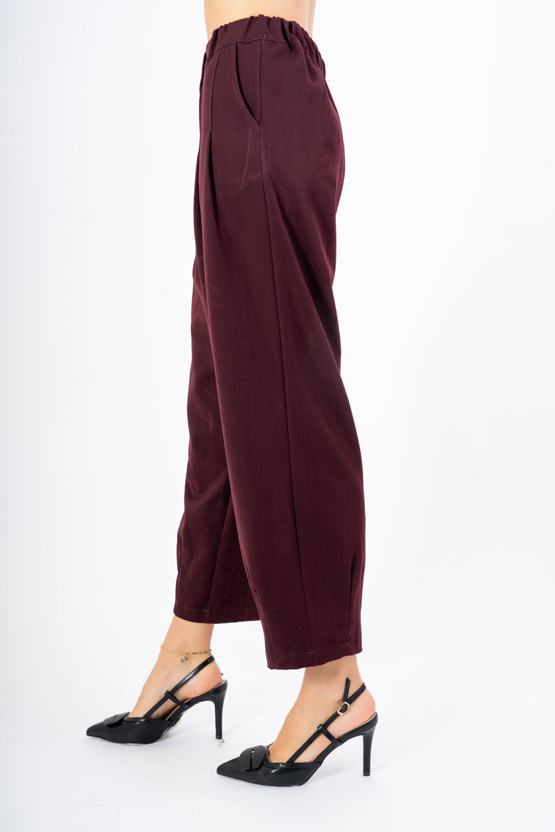 modella indossando Pantalone Balloon Chic colore