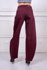 modella indossando Jeans Vanya Barrel colore