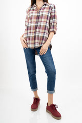 modella indossando Camicia in flanella di cotone a quadri colore