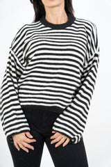 modella indossando Maglioncino Candy Lines rigato over colore Nero Unica