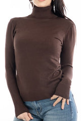 modella indossando Maglia Dream Basic Dolcevita in Viscosa colore Marrone-Scuro Unica