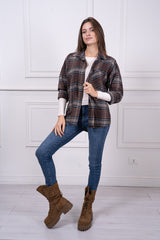 modella indossando Camicia Rivington Woodland in flanella colore