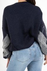 modella indossando Maglione fantasia SoftArgyle in misto lana colore