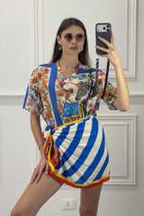 modella indossando Completo Zanzibar colore Blu Royal-Arancio Unica