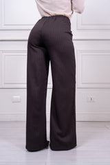 modella indossando Pantalone Elodie wide leg colore