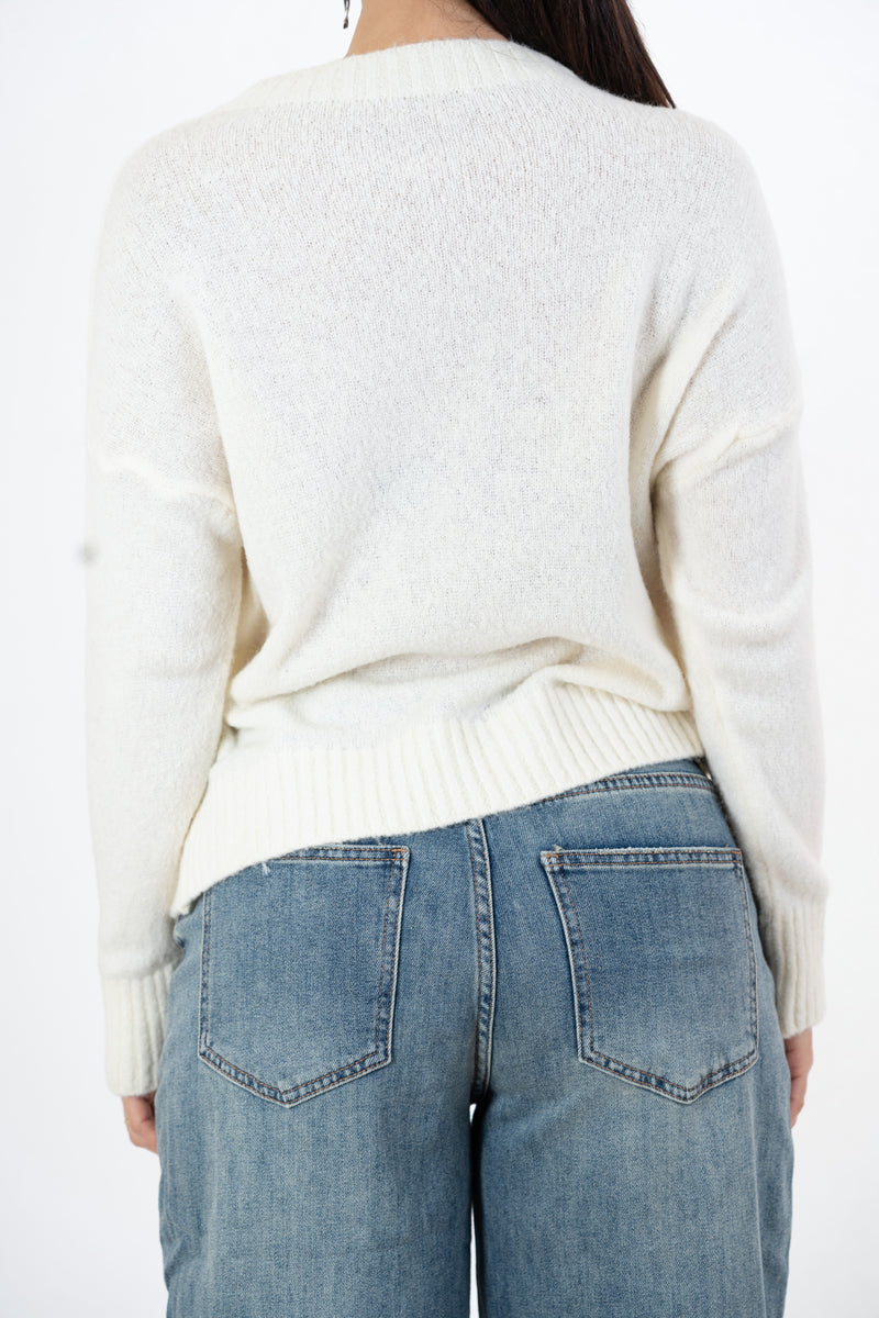 modella indossando Maglione morbido con motivo fiocco e vestibilità comoda colore