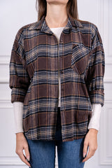 modella indossando Camicia Rivington Woodland in flanella colore