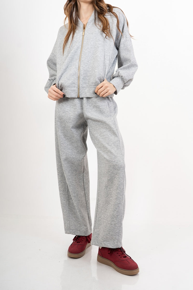 modella indossando Pantalone palazzo felpa con elastico colore