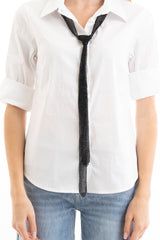 modella indossando Cravatta gioiello lunga con strass neri colore Nero Unica