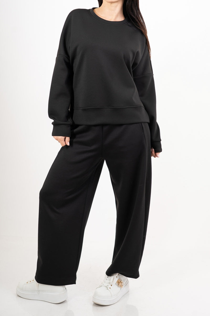 modella indossando Pantalone in misto viscosa con elastico in vita colore Nero Unica