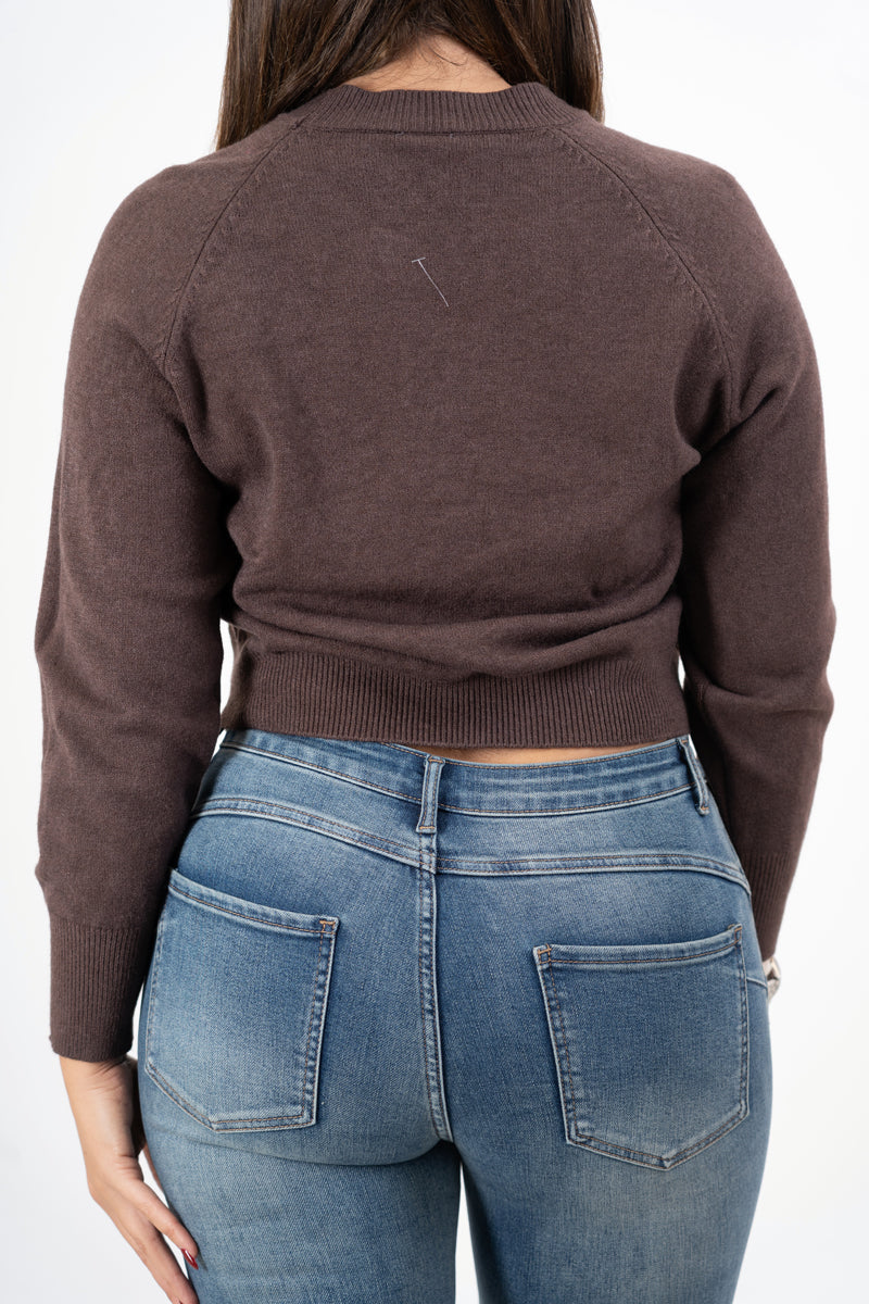 modella indossando Maglia basic a manica raglan in filato misto viscosa colore