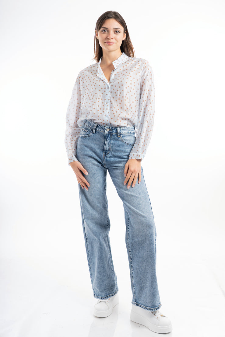 modella indossando Camicia velata a pois in tencel con collo coreano colore