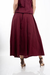 modella indossando Gonna midi ampia con pinces e cintura in vita colore