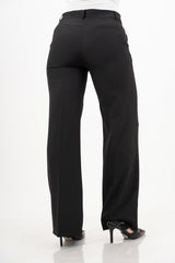 modella indossando Pantalone nero a gamba dritta con tasche alla francese colore