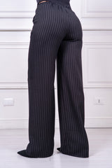 modella indossando Pantalone Elodie wide leg colore