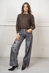 modella indossando Jeans floreale Selene colore