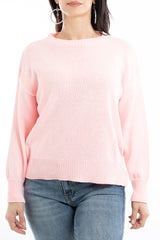 modella indossando Maglione primaverile girocollo in misto cotone colore Rosa Unica