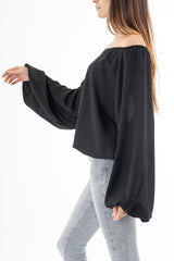 modella indossando Blusa in georgette velata con scollo elasticizzato e manica ampia sblusata colore