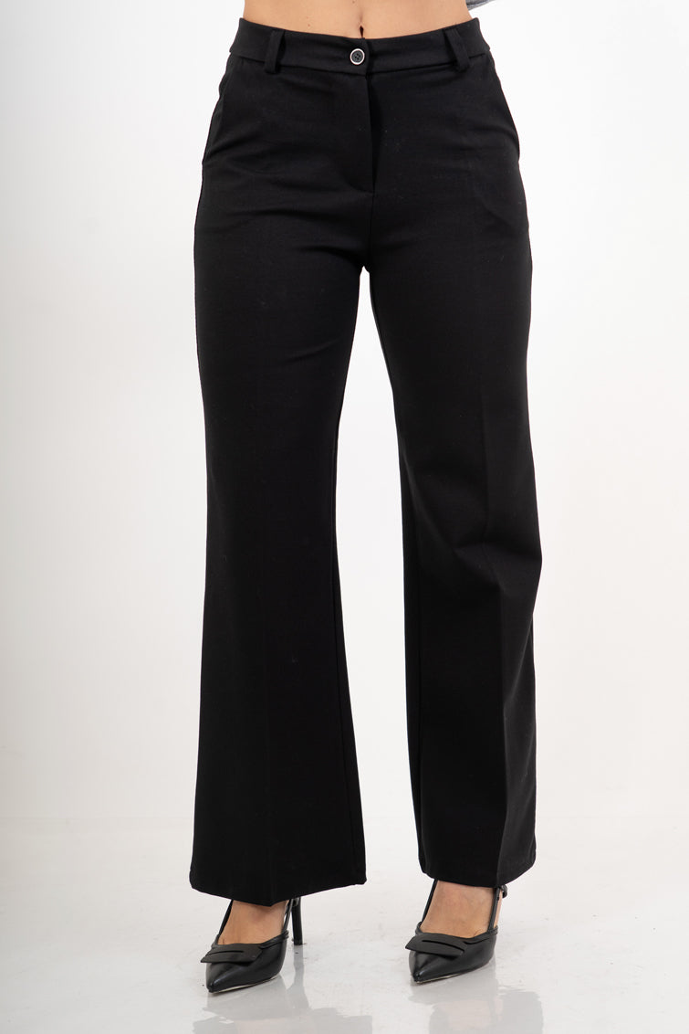 modella indossando Pantalone Punto Milano elasticizzato vita sartoriale - Nero colore