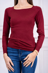 modella indossando Maglia Calista scollo quadrato colore