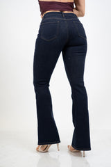 Jeans flare a vita media in denim elasticizzato con fondo a zampa.