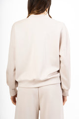 modella indossando Giacca in felpa misto viscosa con zip e manica ampia colore