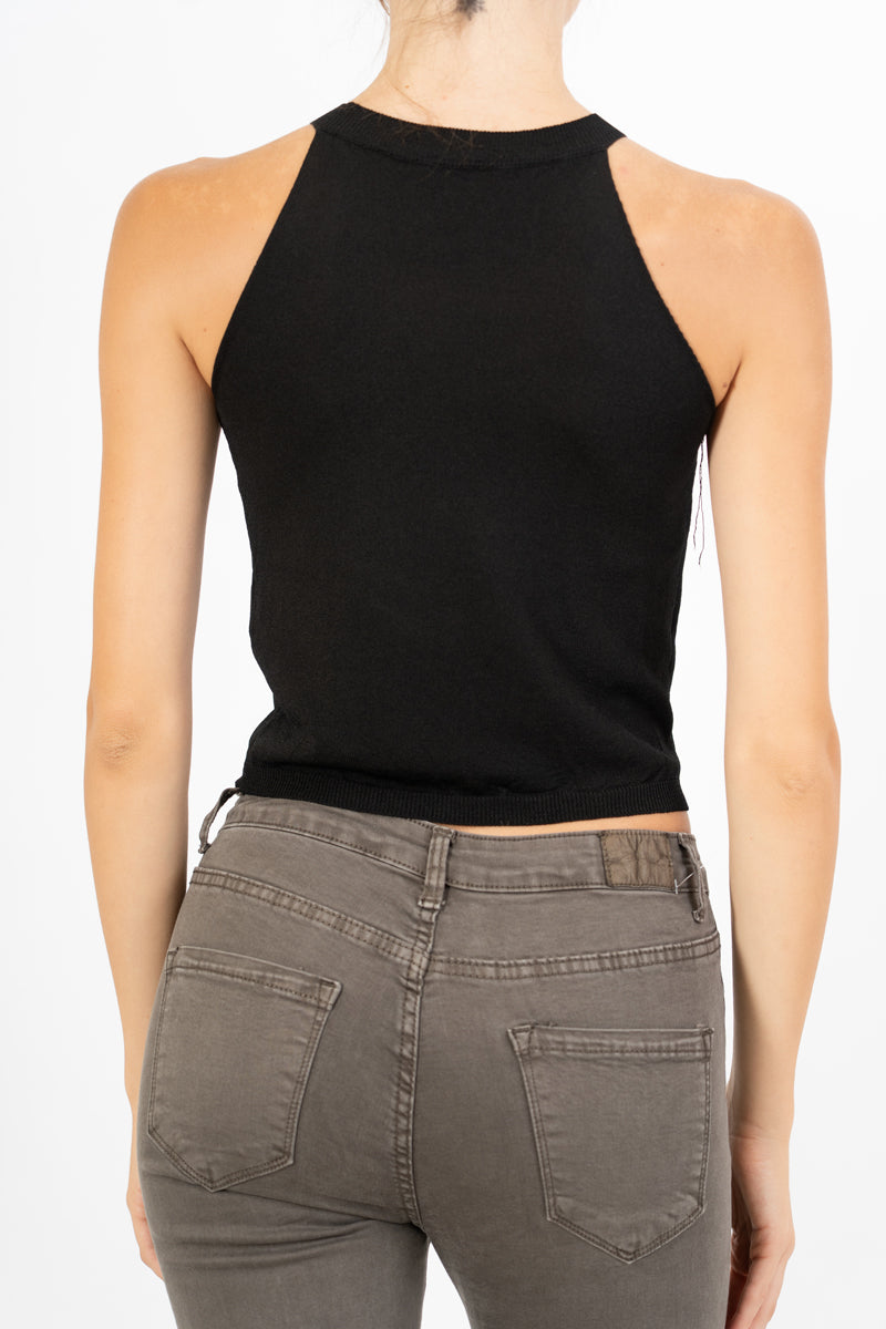 Top scollo all’americana in filato leggero