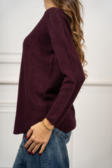 modella indossando Maglia Vela scollo V colore