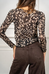 modella indossando Maglia Aveline Ocelot in misto cashmere colore