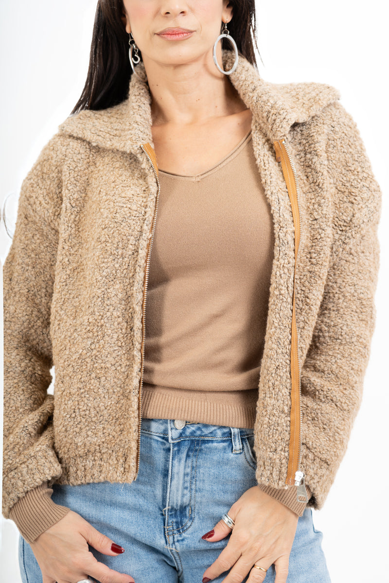 Giacca corta in filato bouclé con colletto e zip metallica