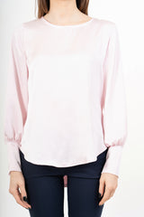 modella indossando Blusa over in raso cangiante con maniche palloncino colore