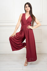 modella indossando Tuta lunga con scollo profondo e pantalone palazzo colore Rosso India Unica