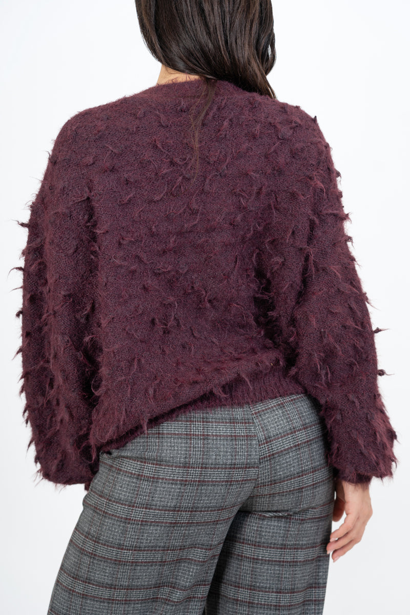 modella indossando Cardigan over in misto lana con effetto fiammato e scollo a V colore