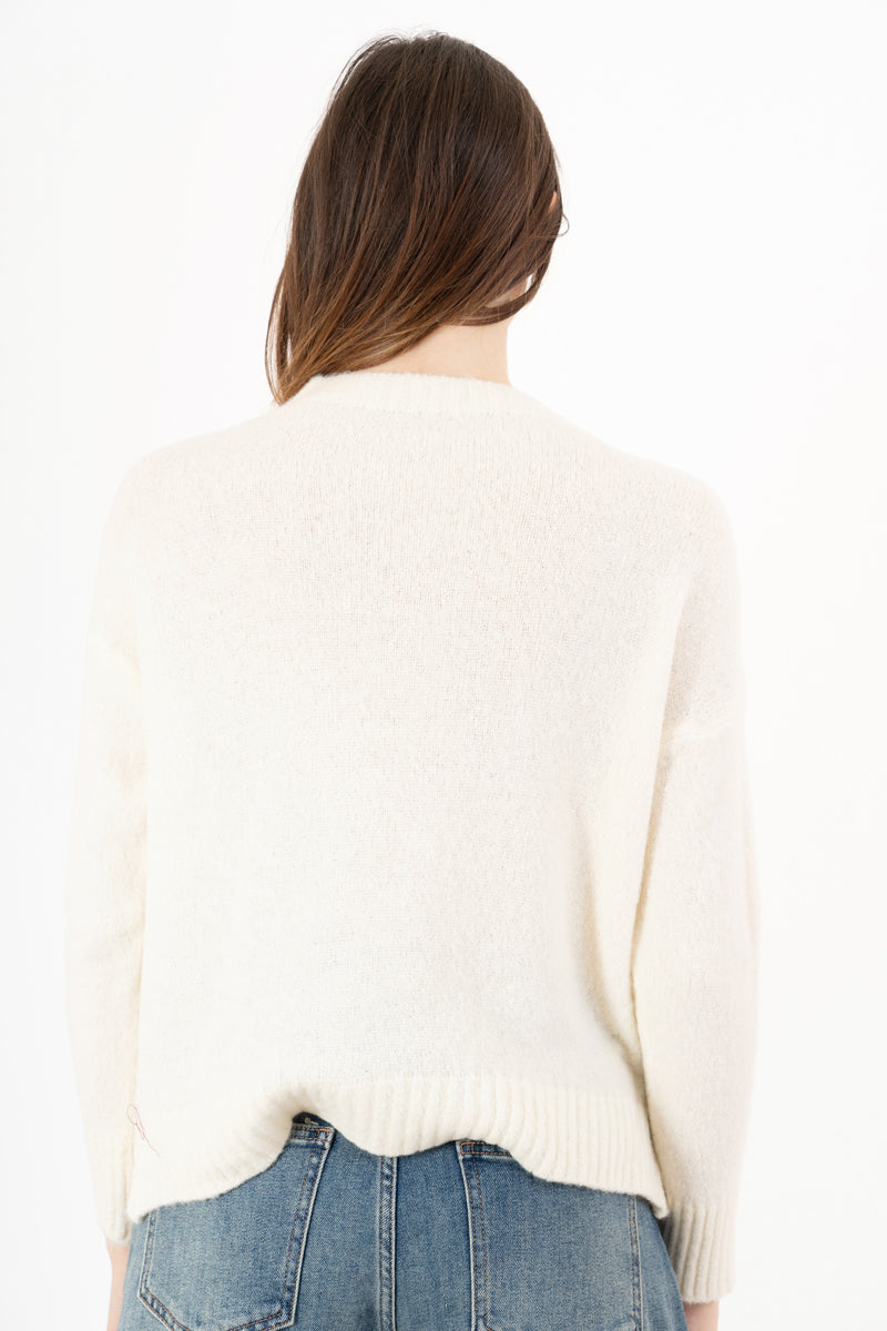 modella indossando Maglione girocollo con scritta “Ho sempre ragione” in misto lana Made in Italy colore