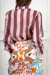modella indossando Camicia Collo Coreana in Tencel a Righe Multicolor colore
